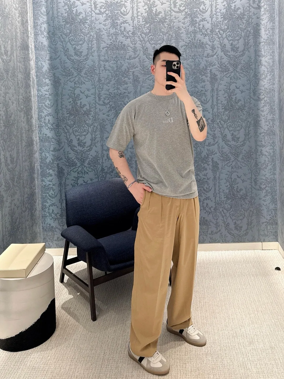 Dior/ LOGO