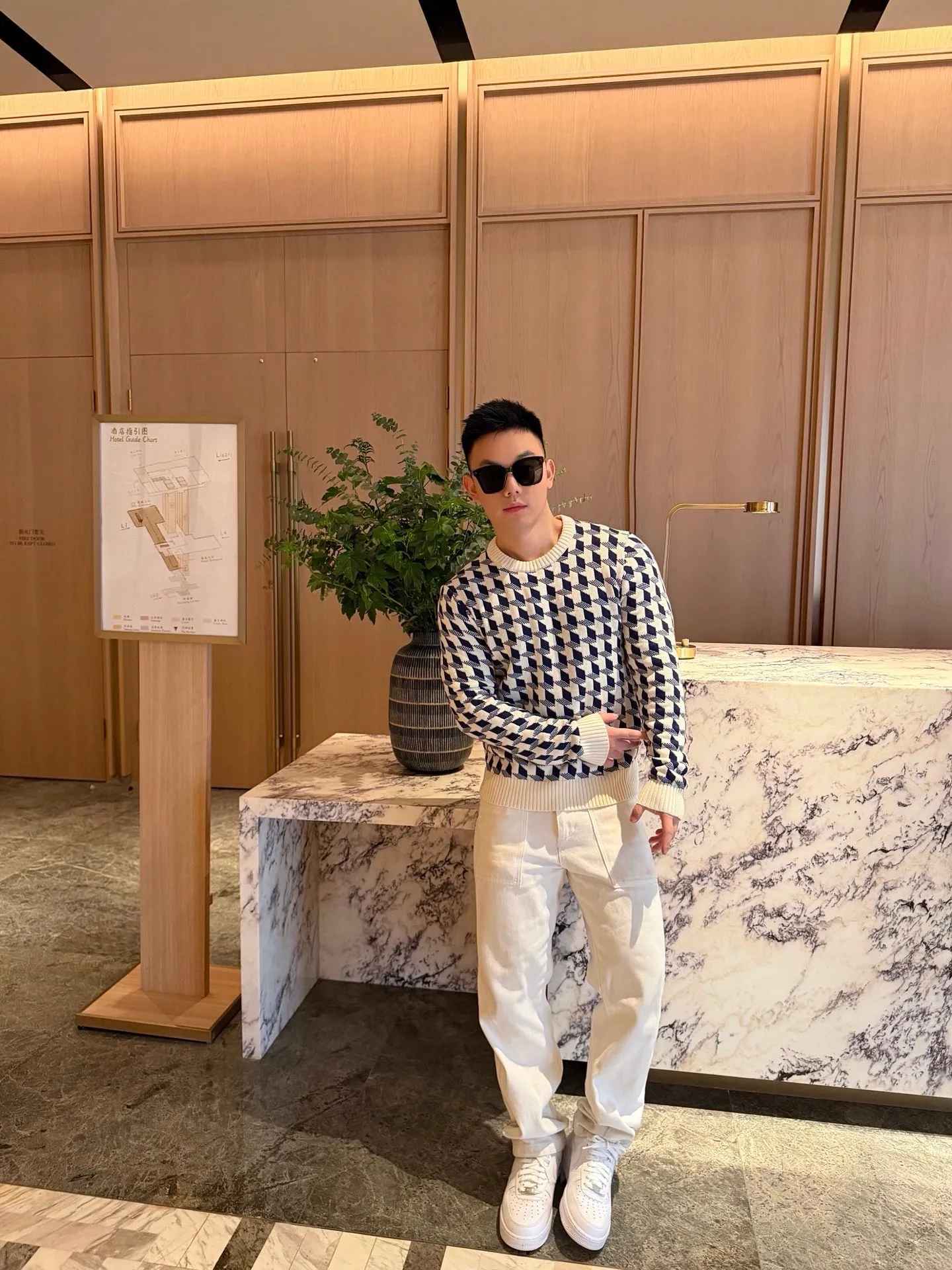Dior/Dior Houndstooth Jacquard Crewneck Sweater
