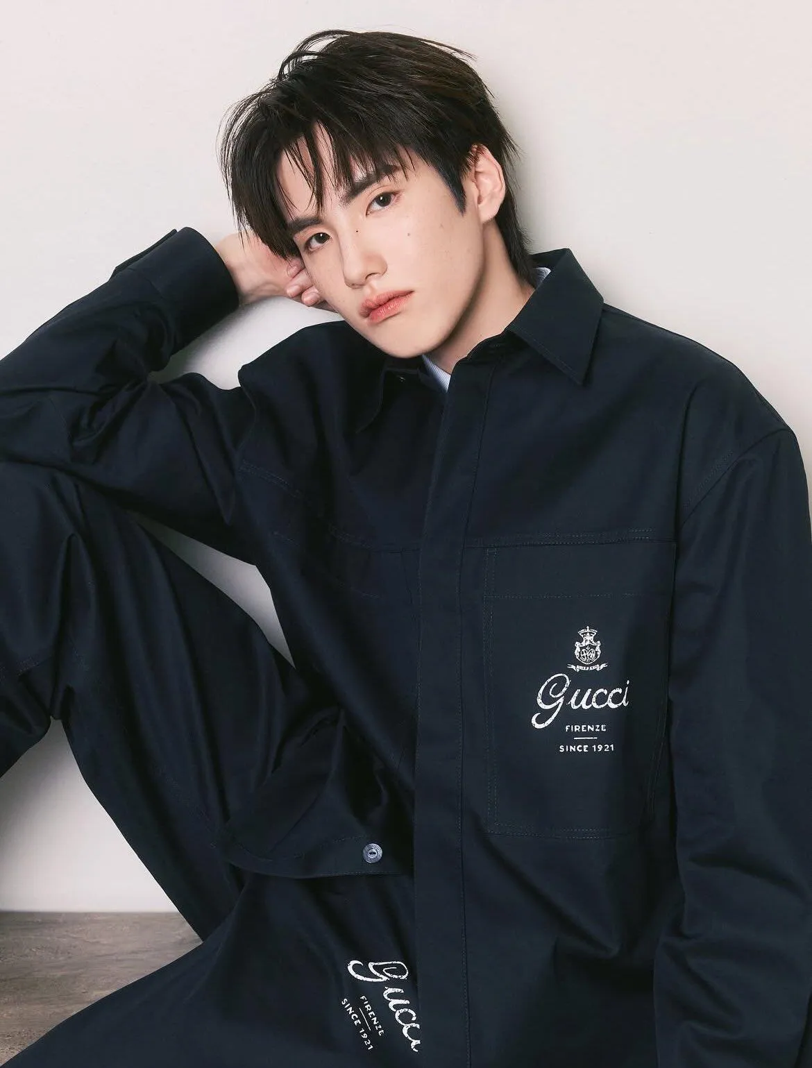 Gucci/Gucci Pocket Distressed Print Logo Jacket