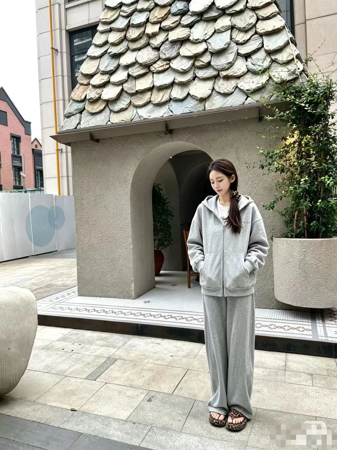 Gucci/ logo