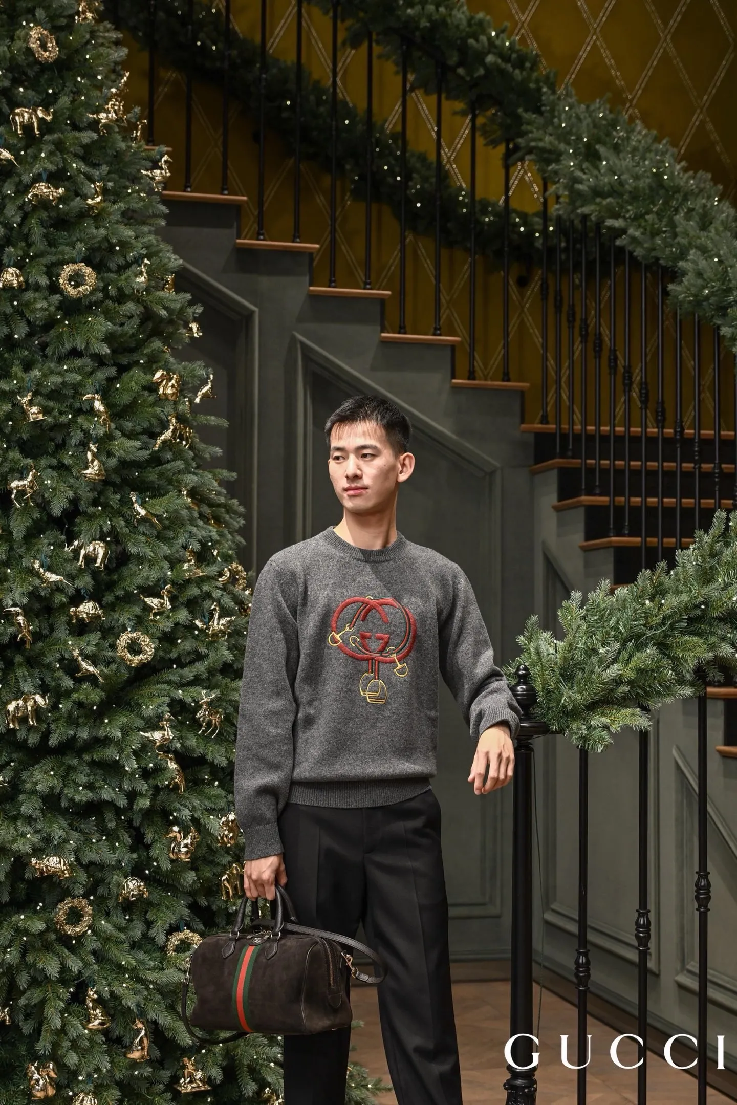 Gucci/Gucci red lantern embroidered crew neck sweater