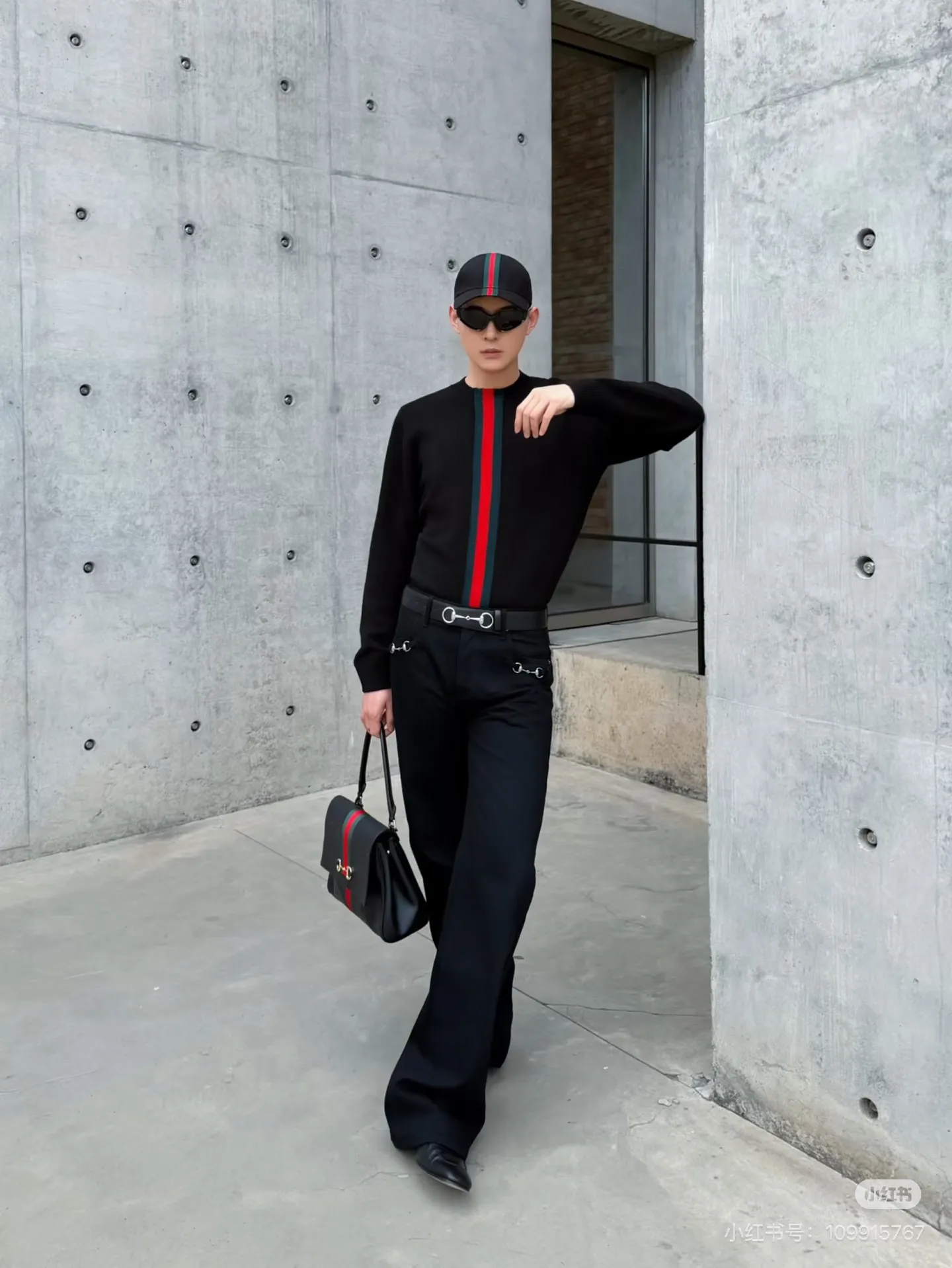 Gucci/Gucci red and green vertical striped knitted crew neck sweater