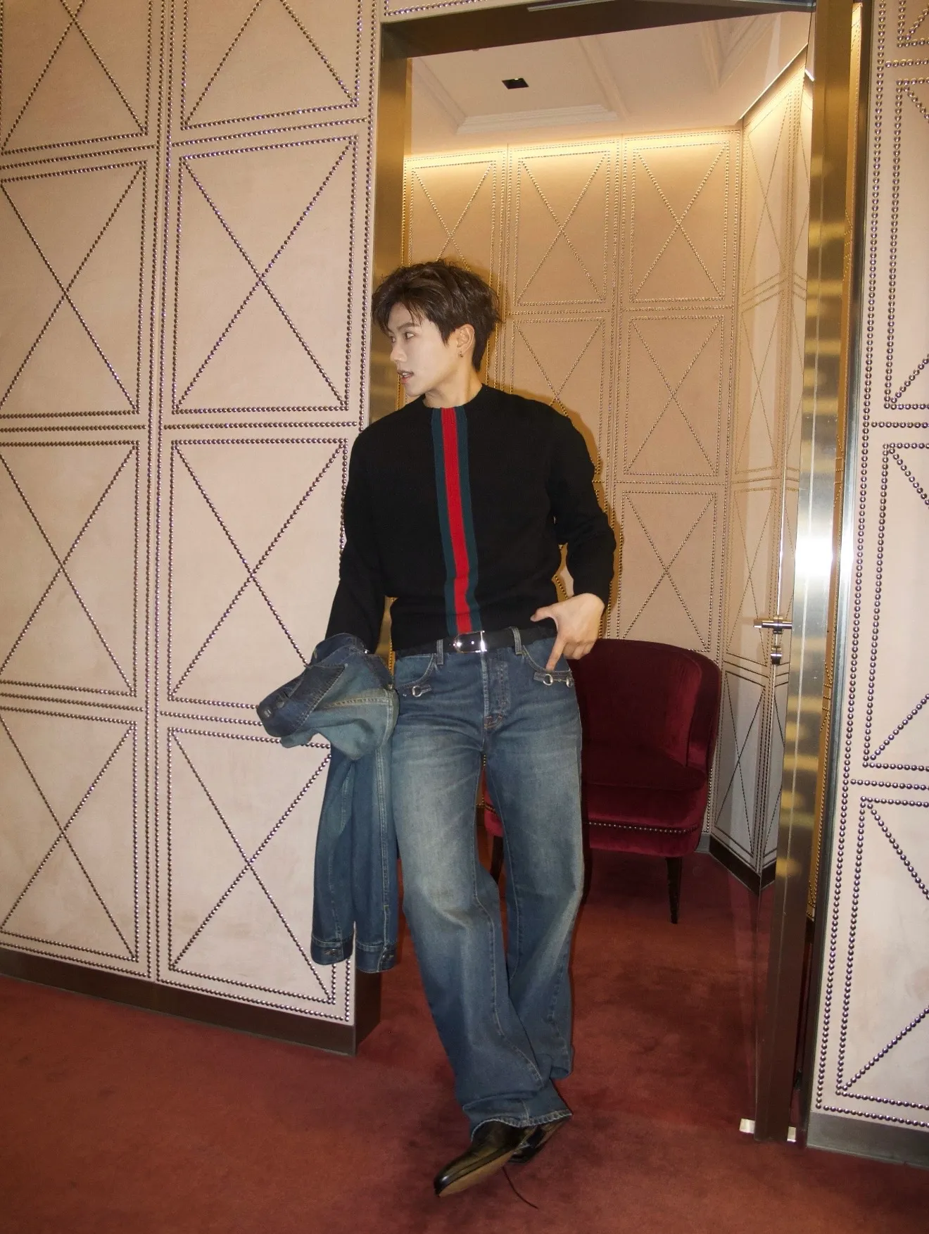 Gucci/Gucci red and green vertical striped knitted crew neck sweater