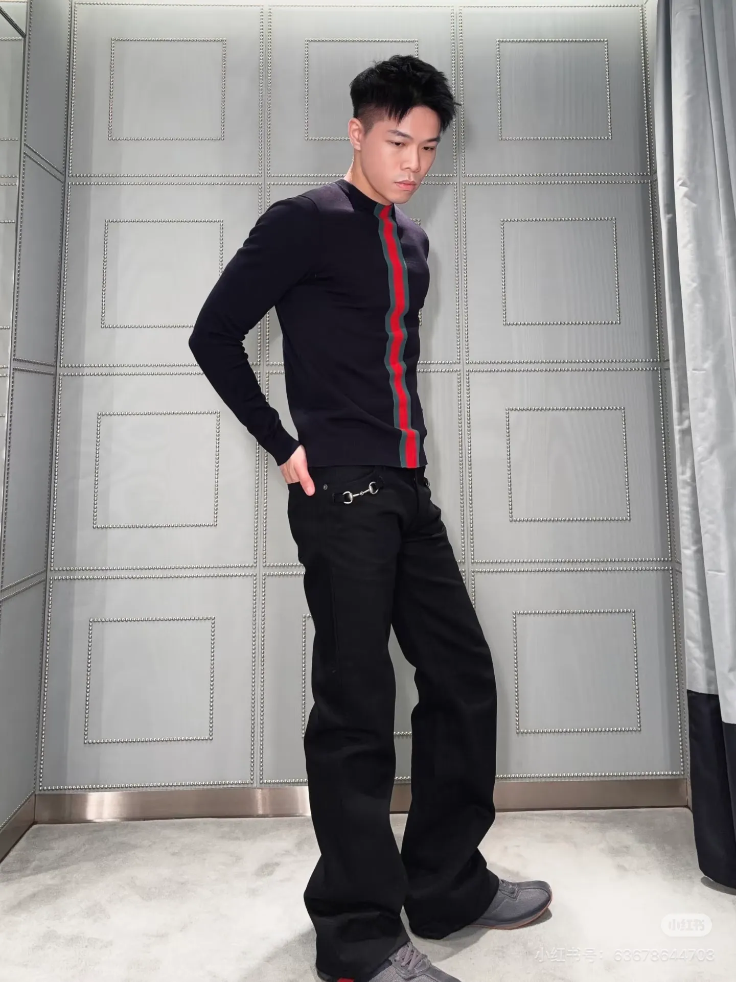 Gucci/Gucci red and green vertical striped knitted crew neck sweater