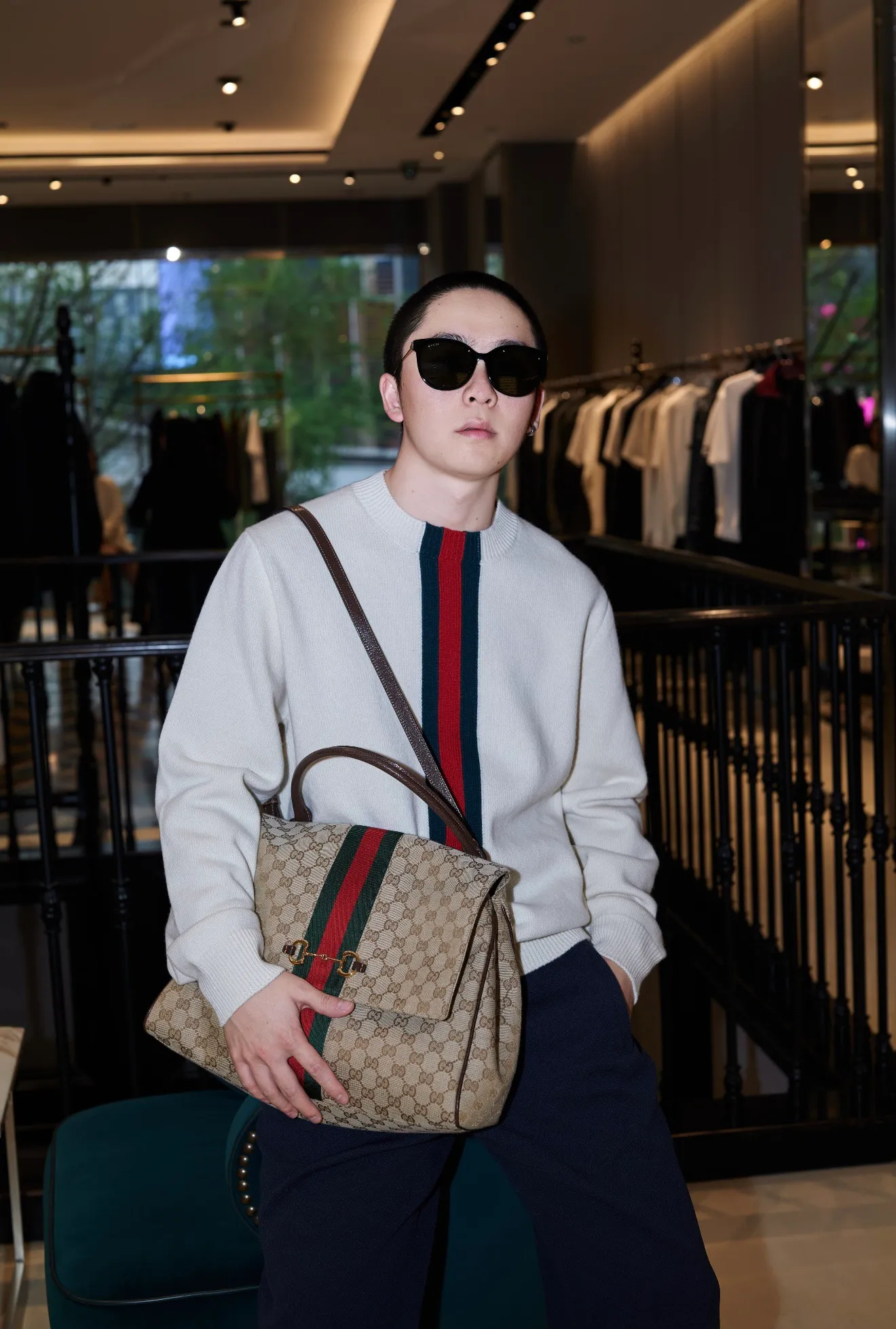 Gucci/Gucci red and green vertical striped knitted crew neck sweater
