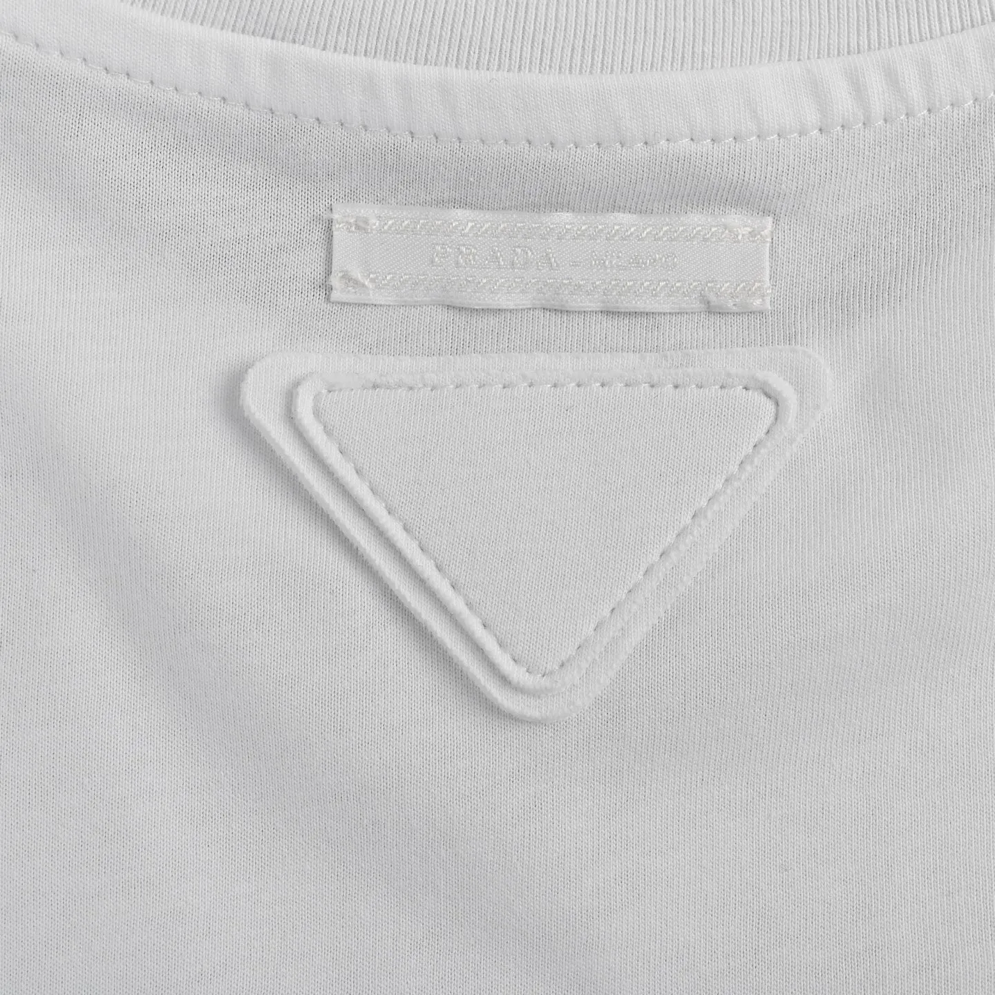 Prada/ 25ss T