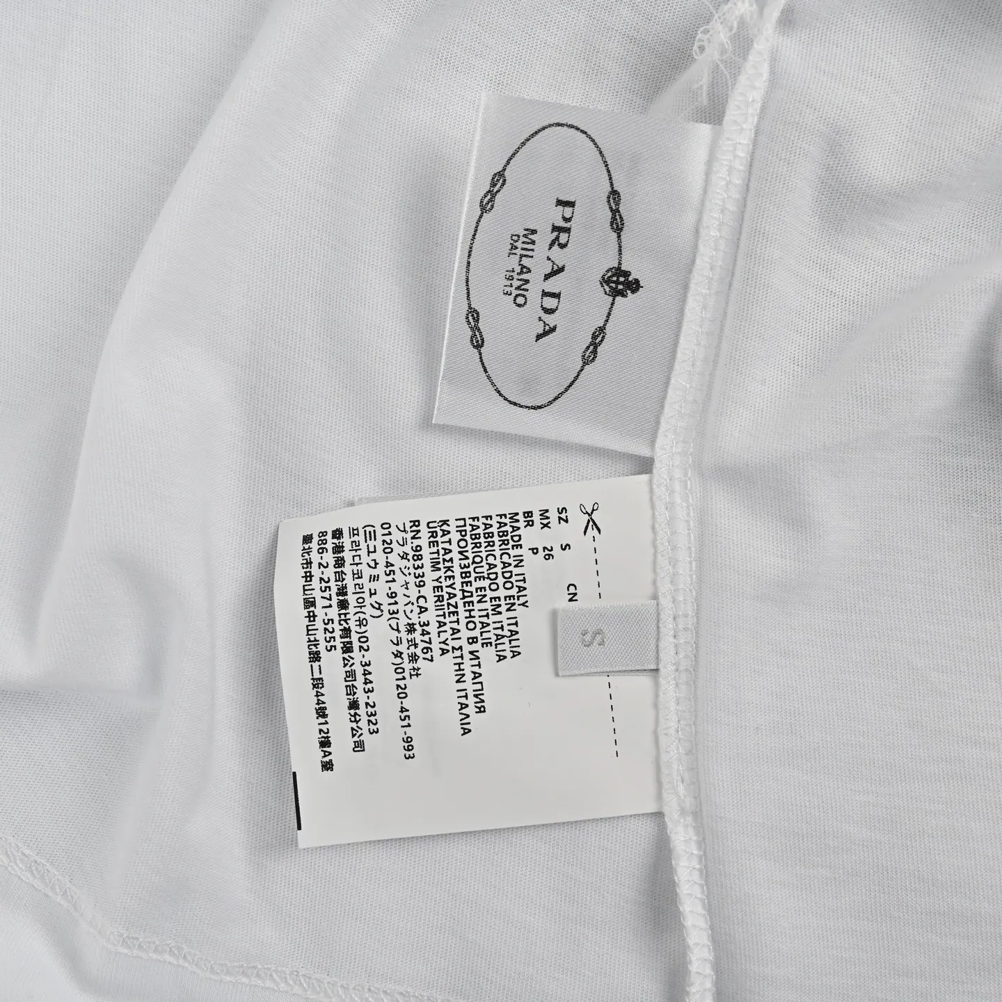 Prada/ 25ss T