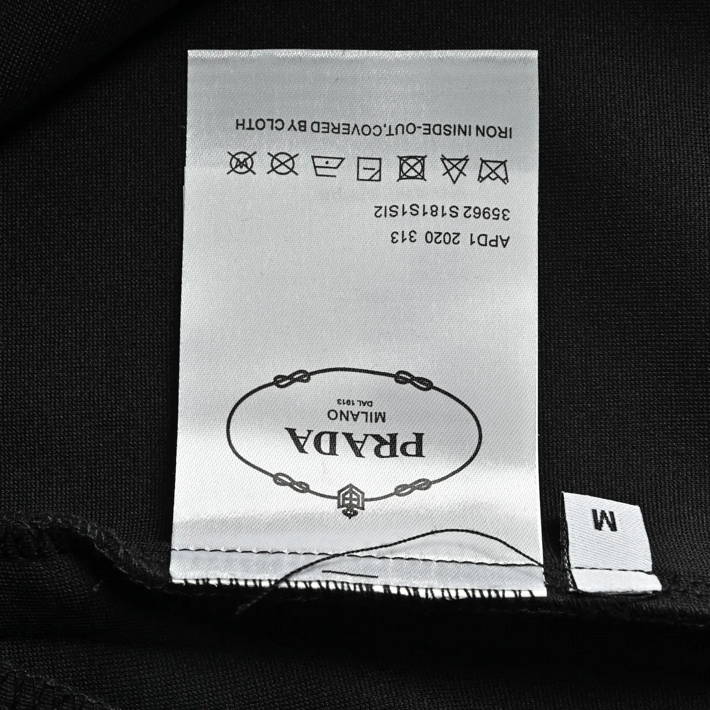 Prada/ logo