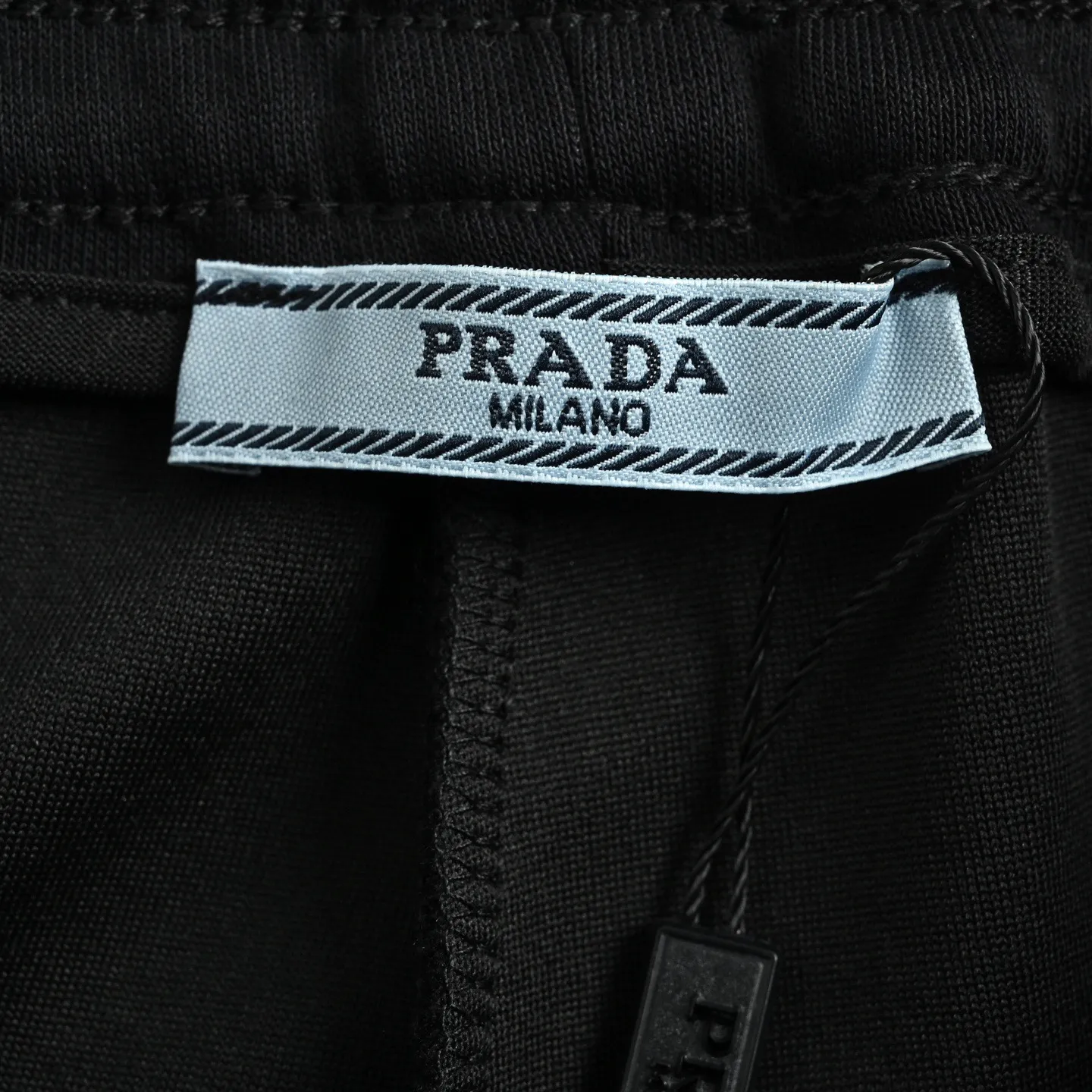 Prada/ logo