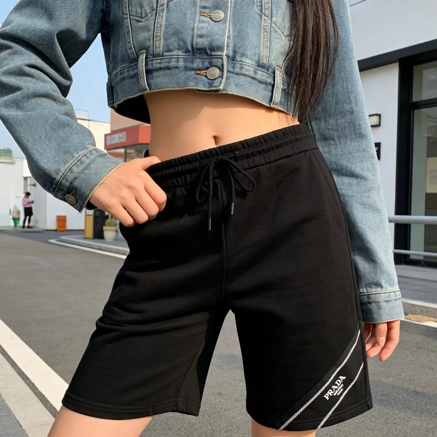 Prada/ logo
