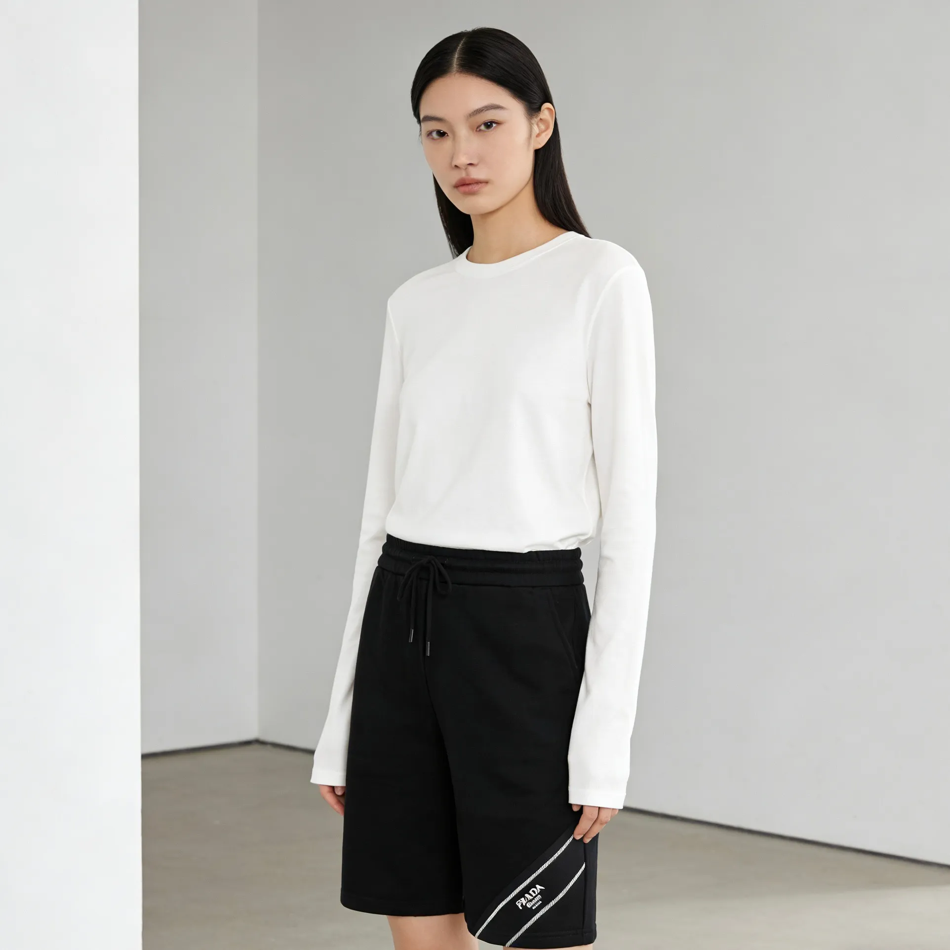 Prada/ logo