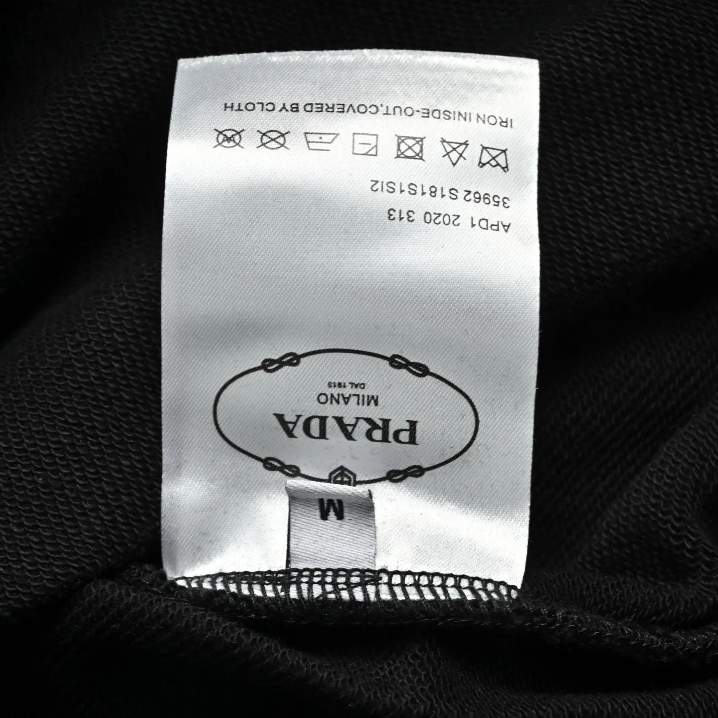 Prada/ logo