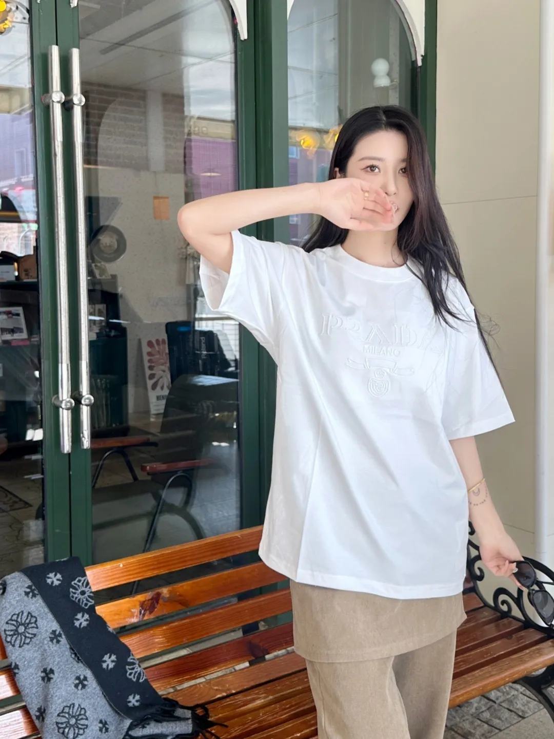 Prada/ logo