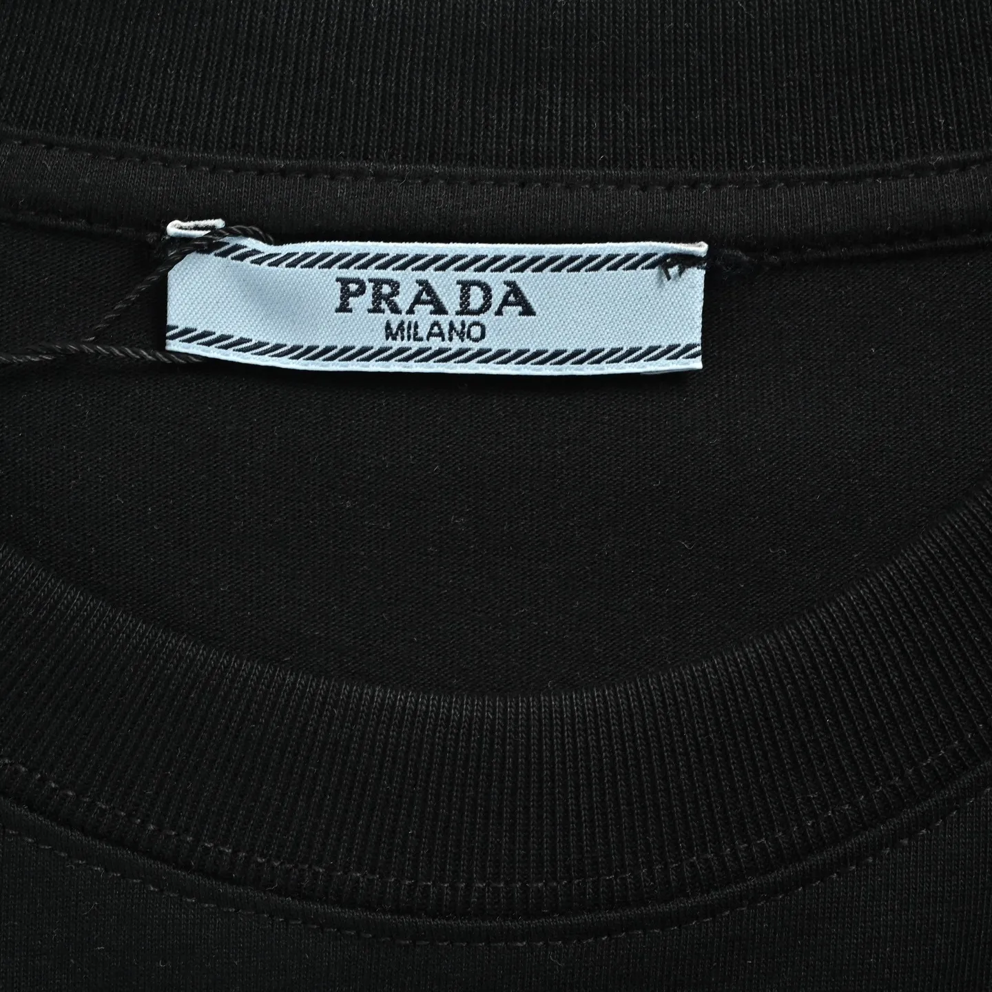 Prada/ logo