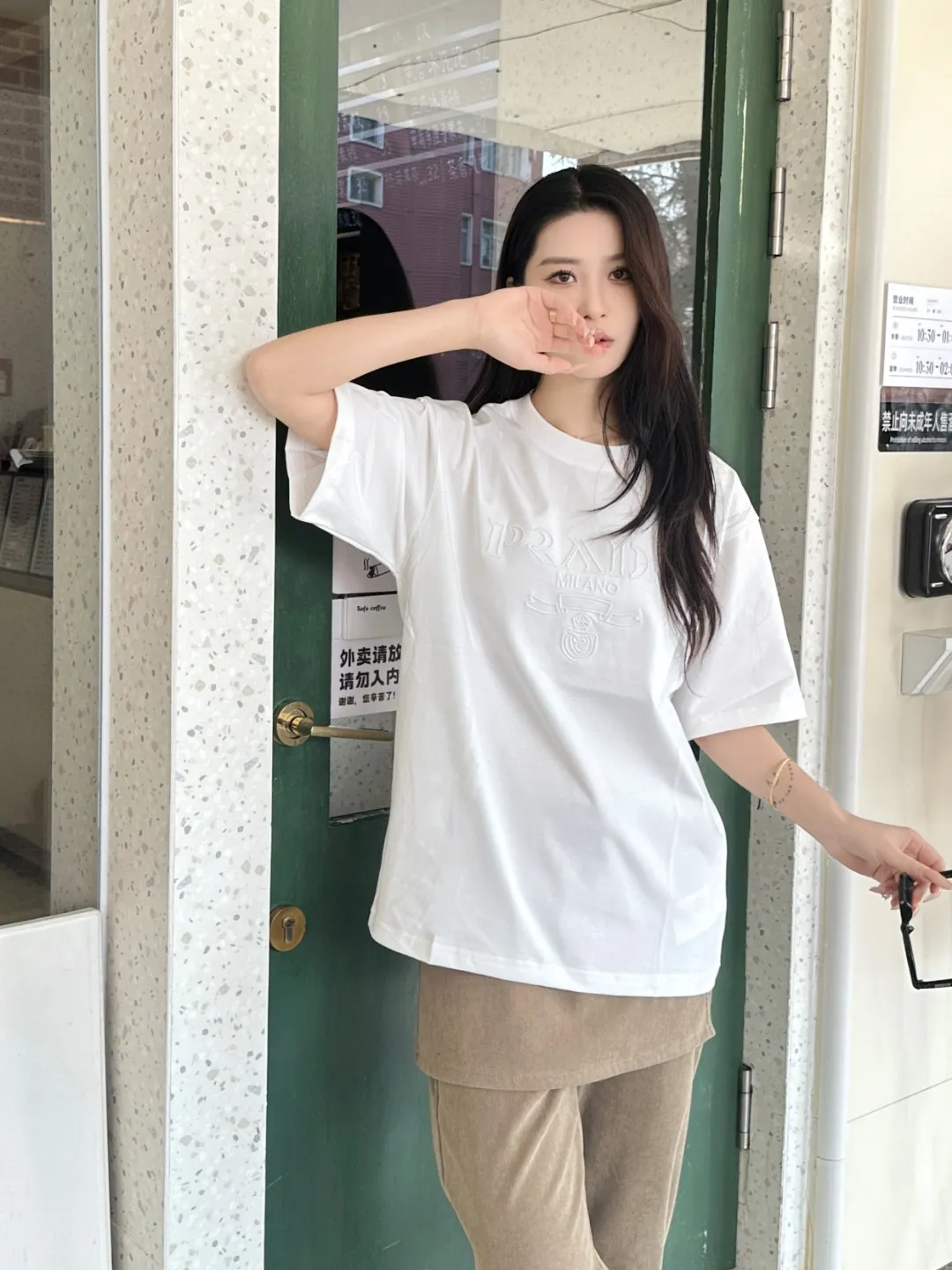 Prada/ logo