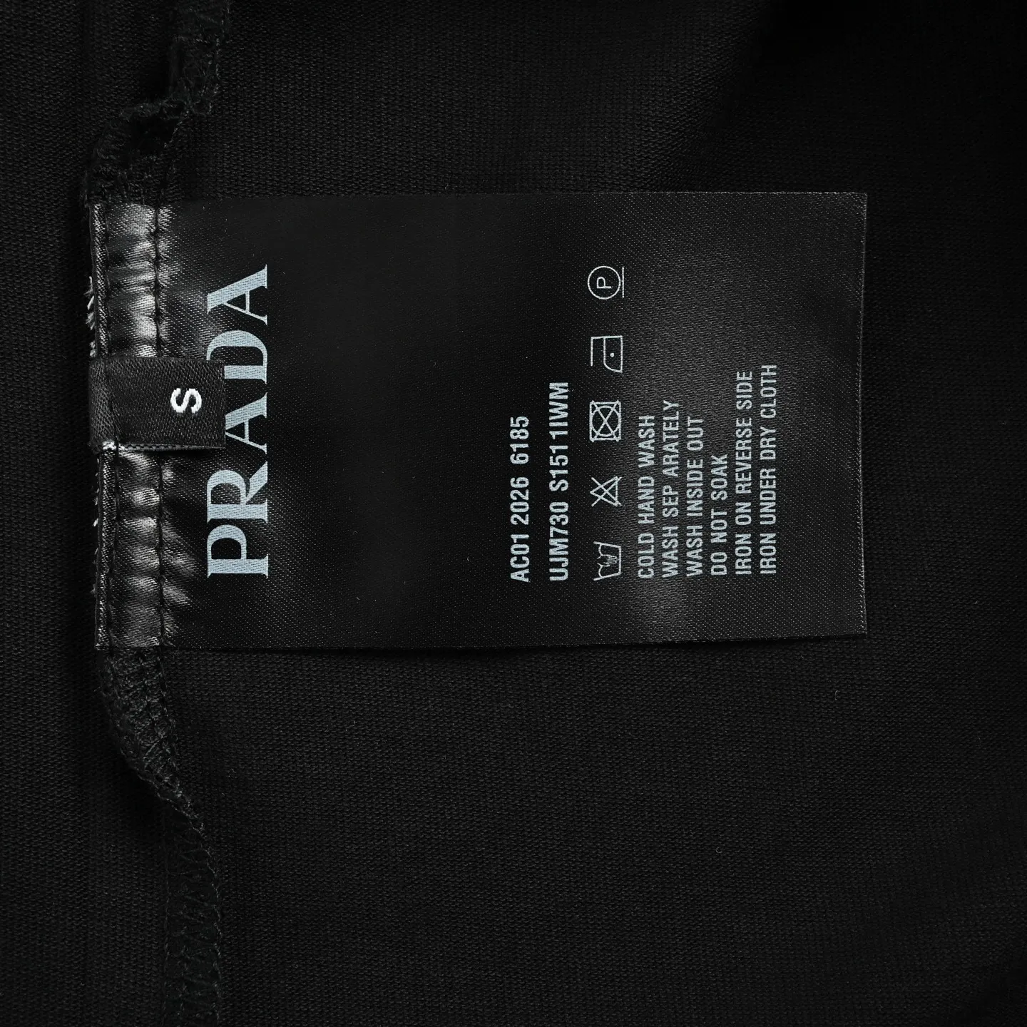 Prada/ logo
