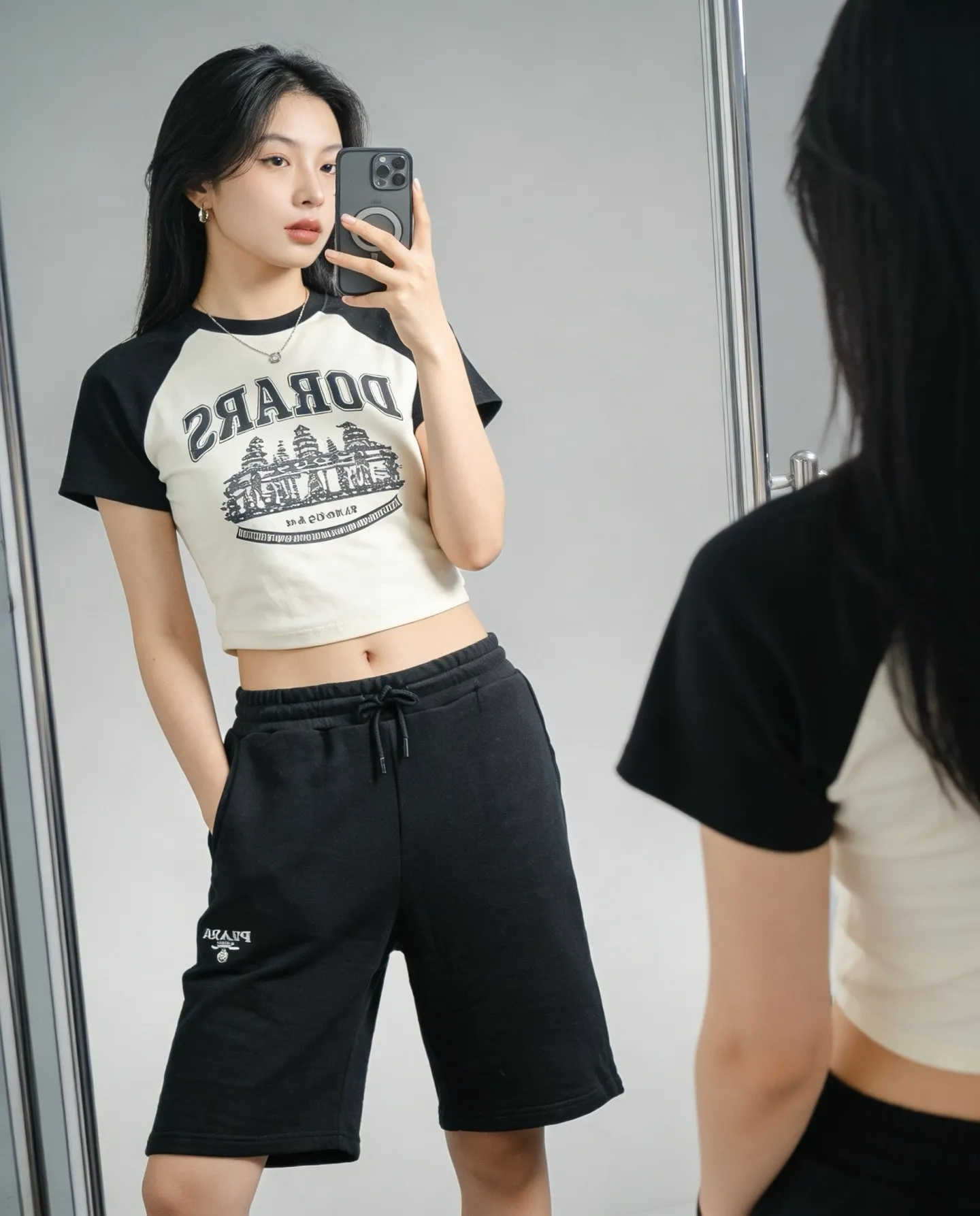 Prada/ logo