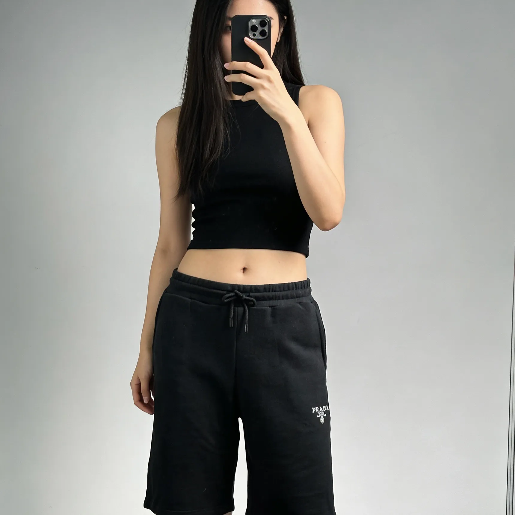 Prada/ logo