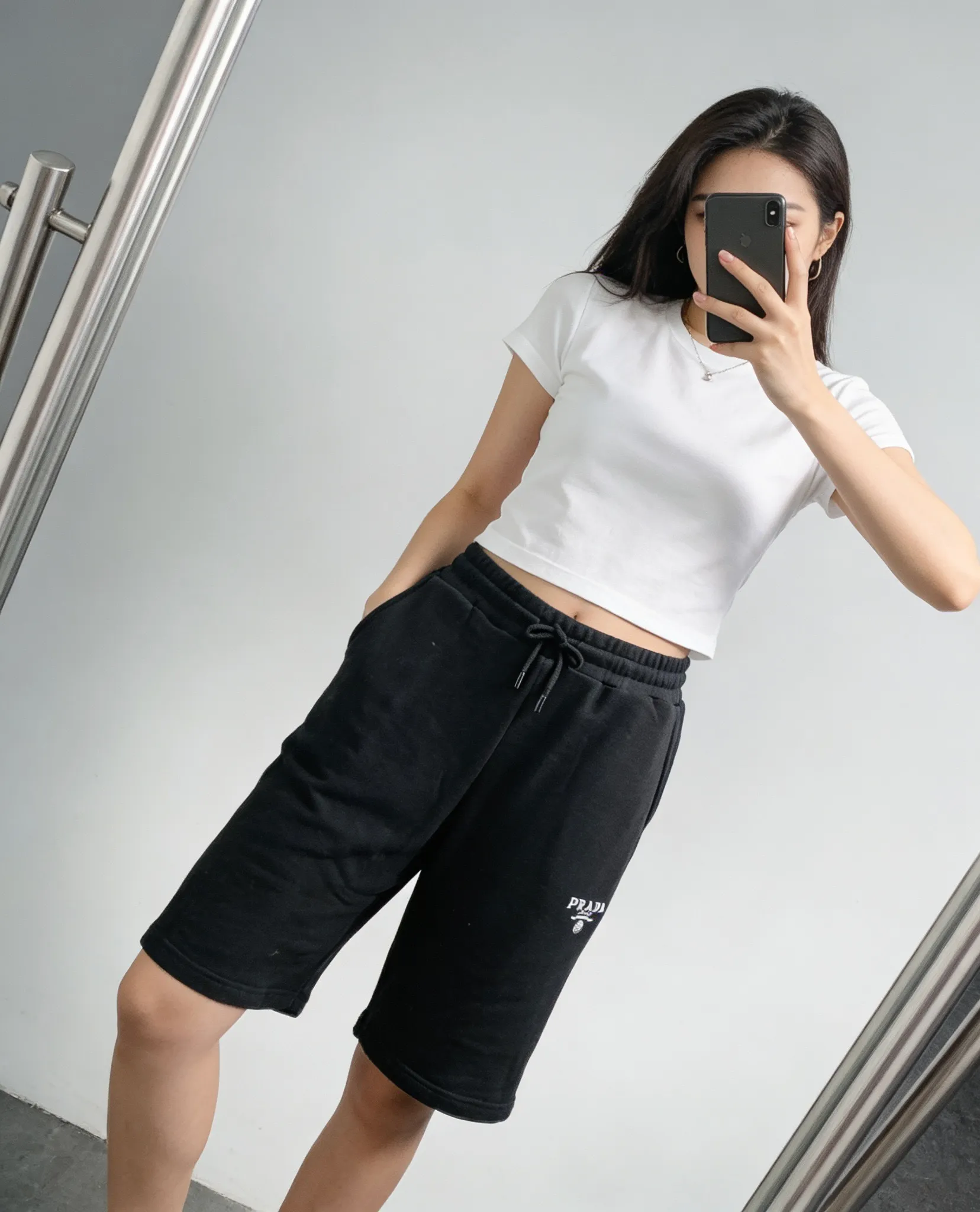Prada/ logo