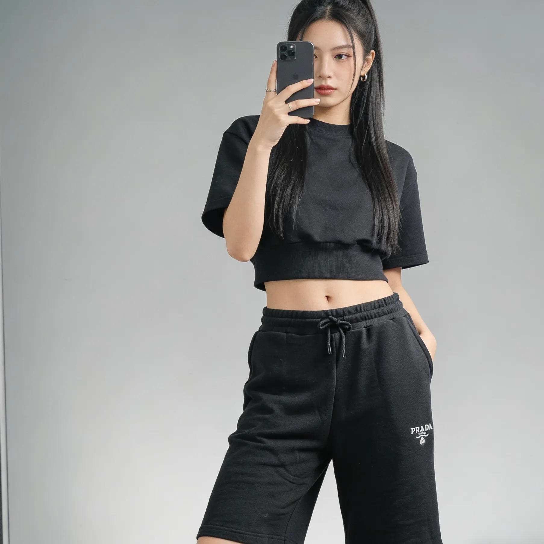 Prada/ logo