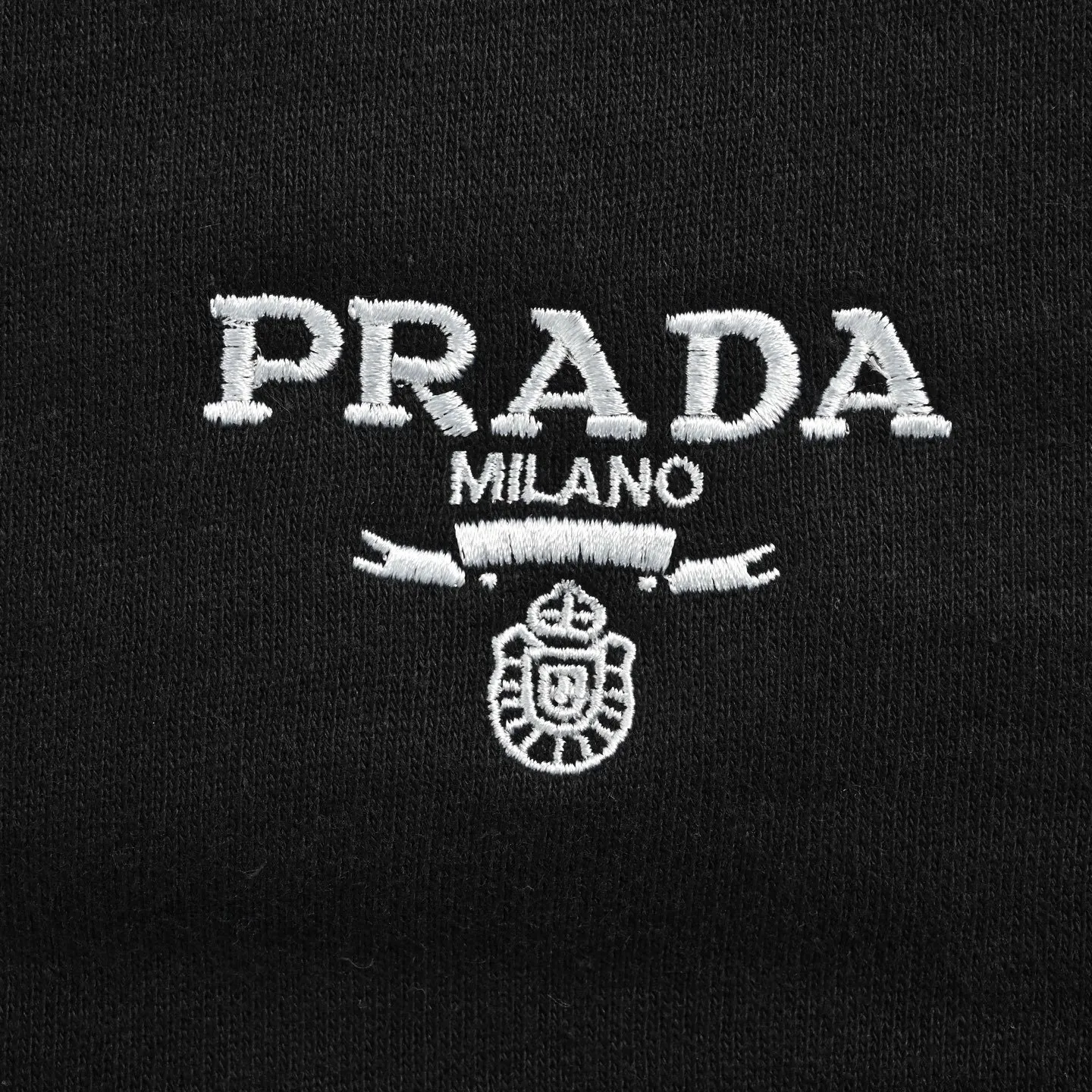 Prada/ logo
