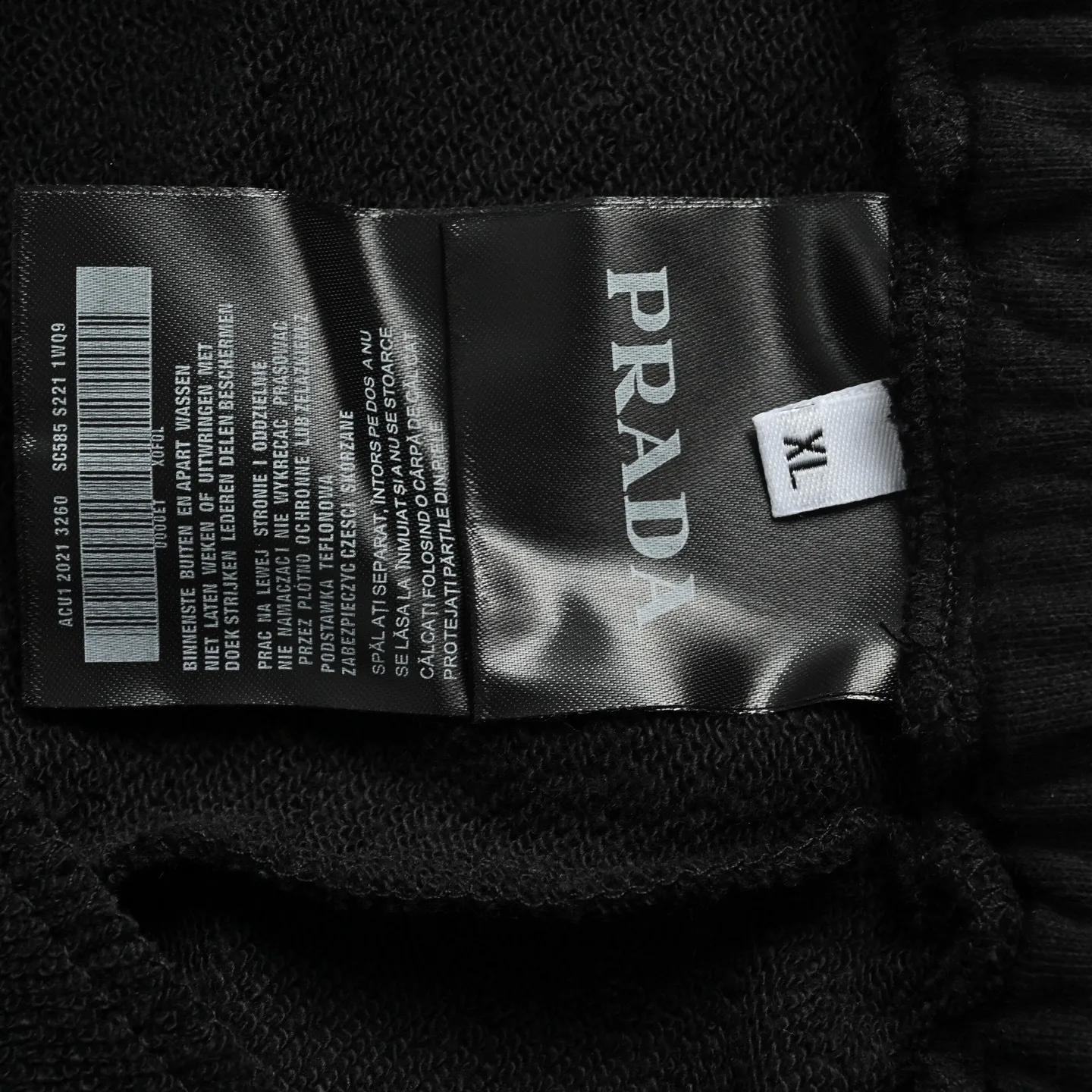 Prada/ logo