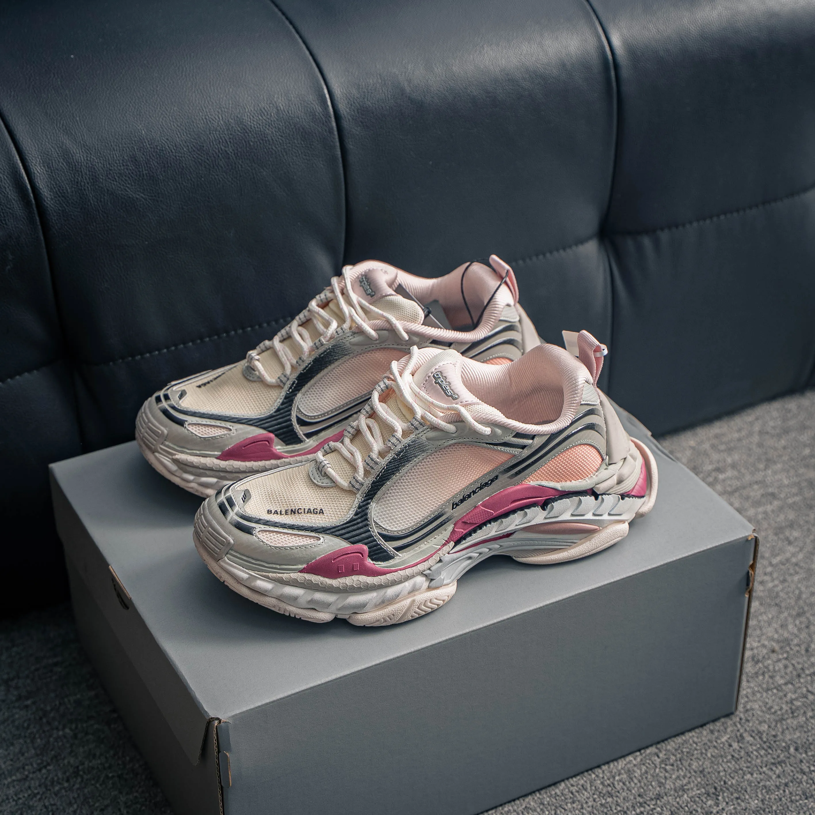 # Balenciaga Trie S .2 Platform Sole Lace-Up Low-Top Balenciaga Cristobal Balenciaga ，