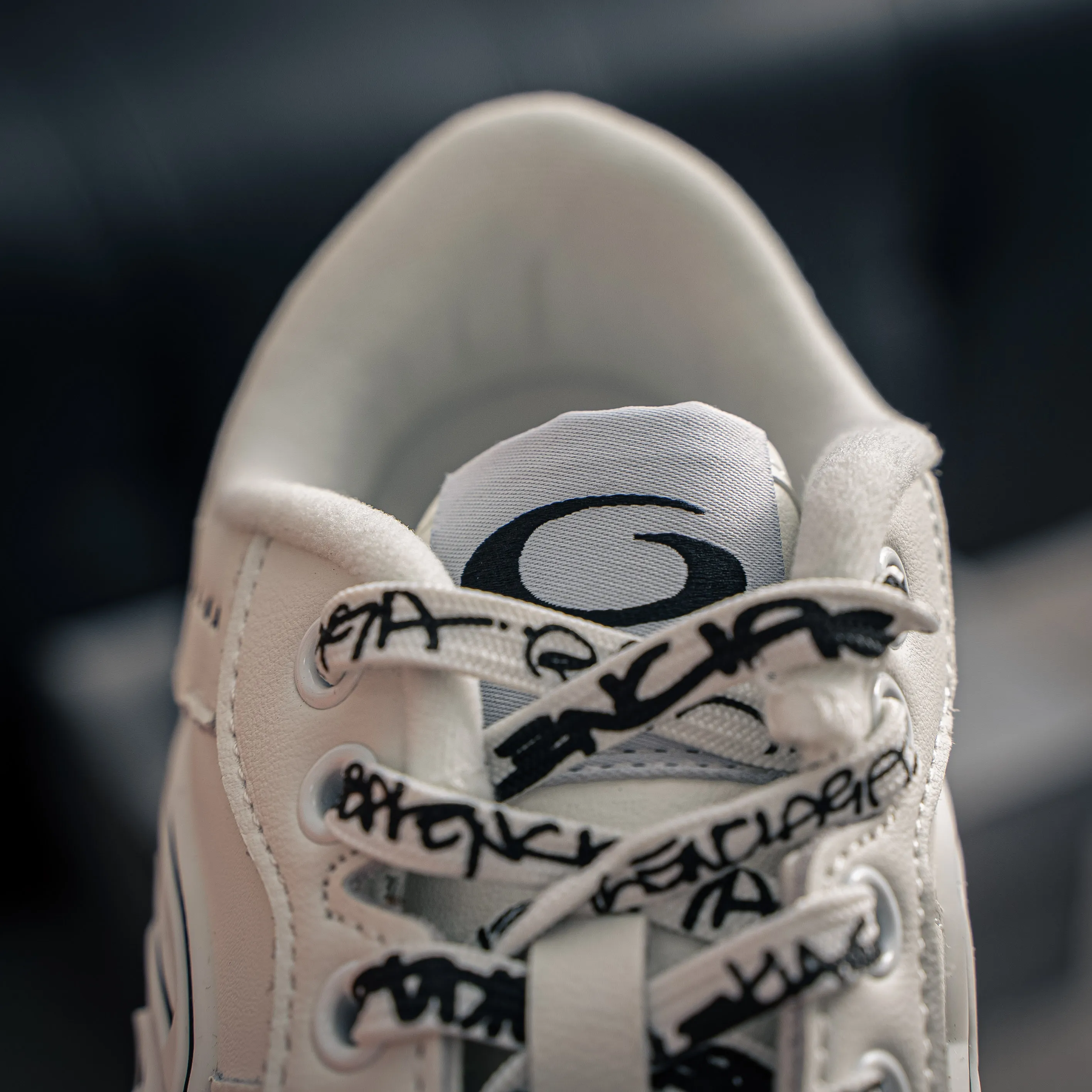 #Hello Kitty x Balenciaga Hamons Worn-Out 18 Cowhide Leather Lace-Up Low-Top Shoes Skate Shoes