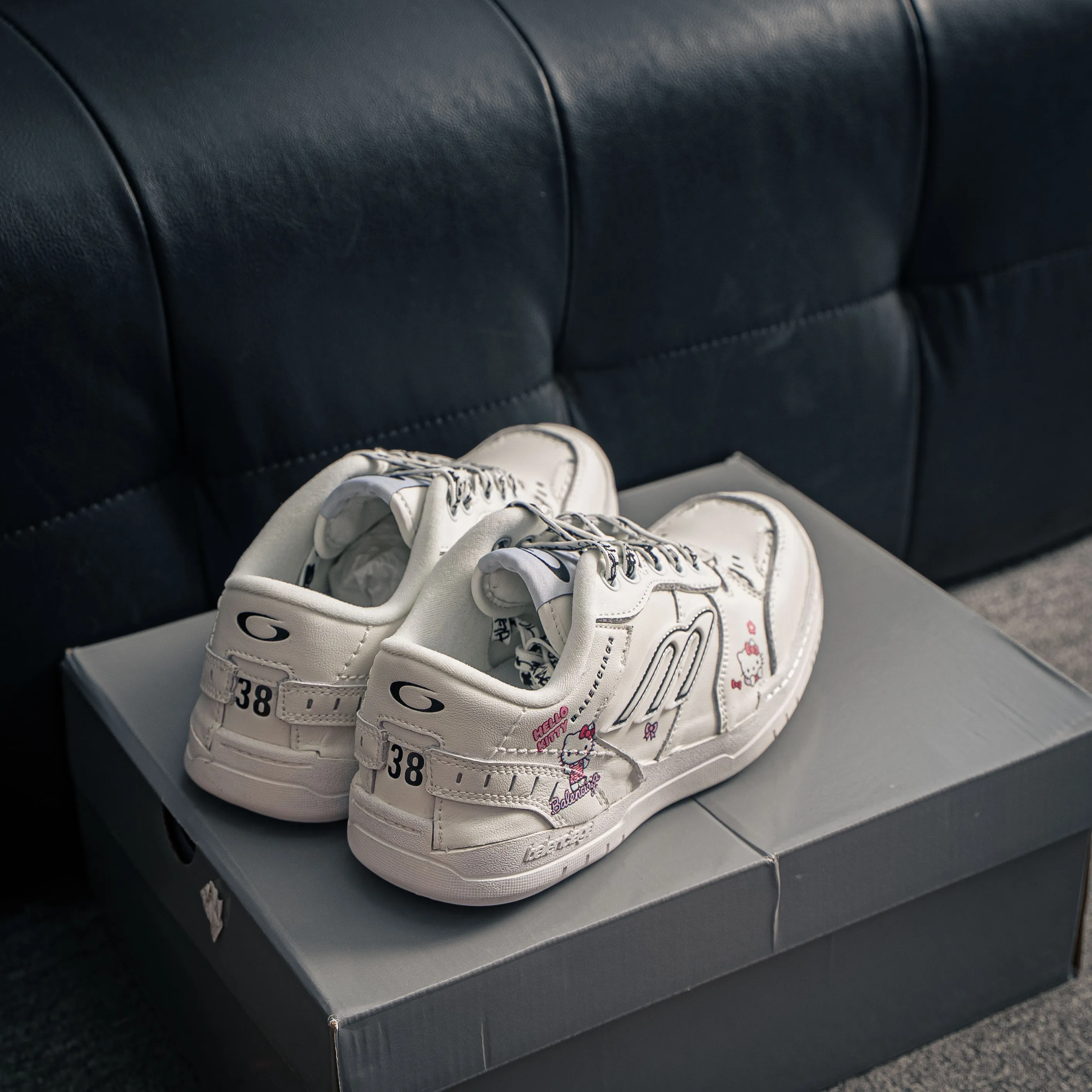 #Hello Kitty x Balenciaga Hamons Worn-Out 18 Cowhide Leather Lace-Up Low-Top Shoes Skate Shoes