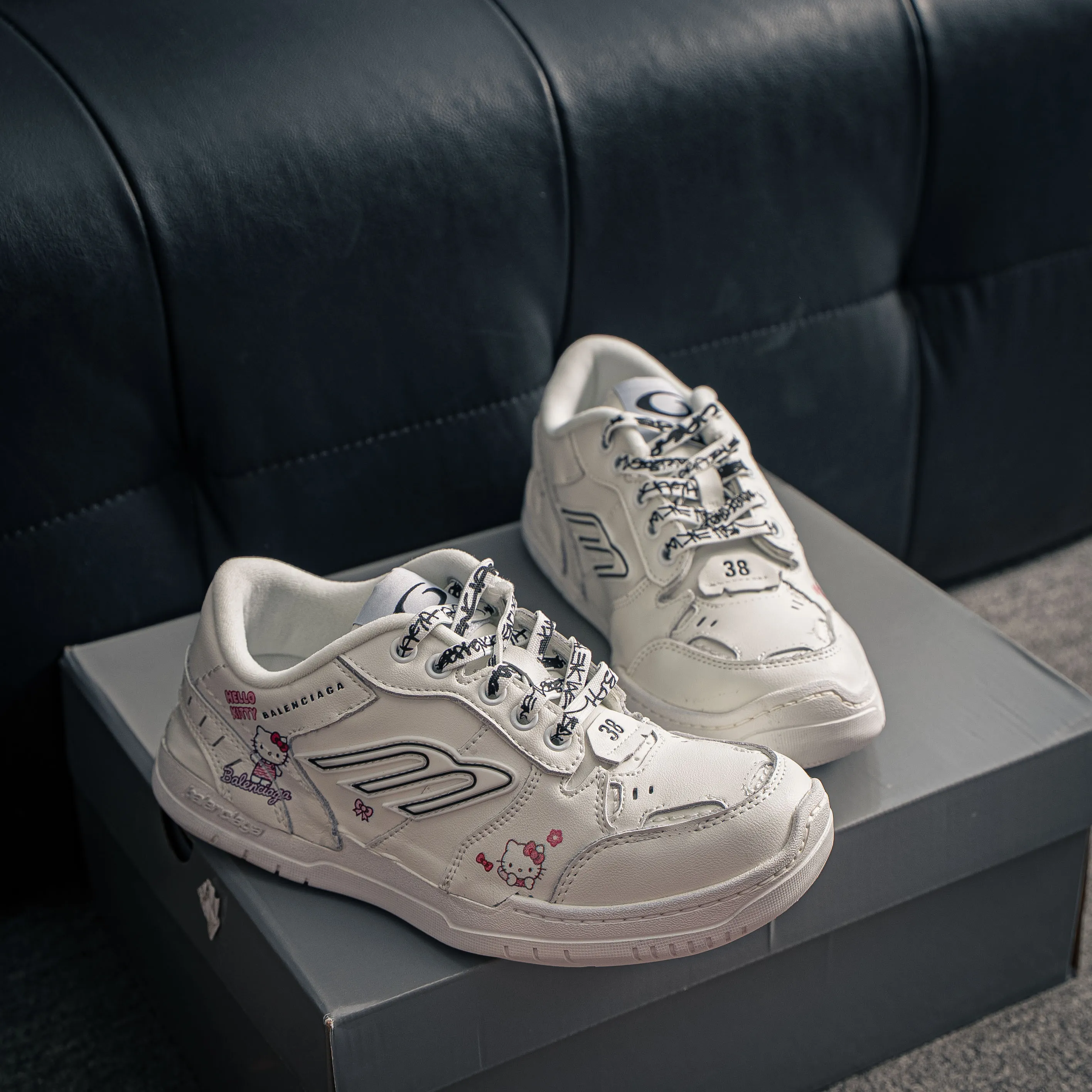#Hello Kitty x Balenciaga Hamons Worn-Out 18 Cowhide Leather Lace-Up Low-Top Shoes Skate Shoes