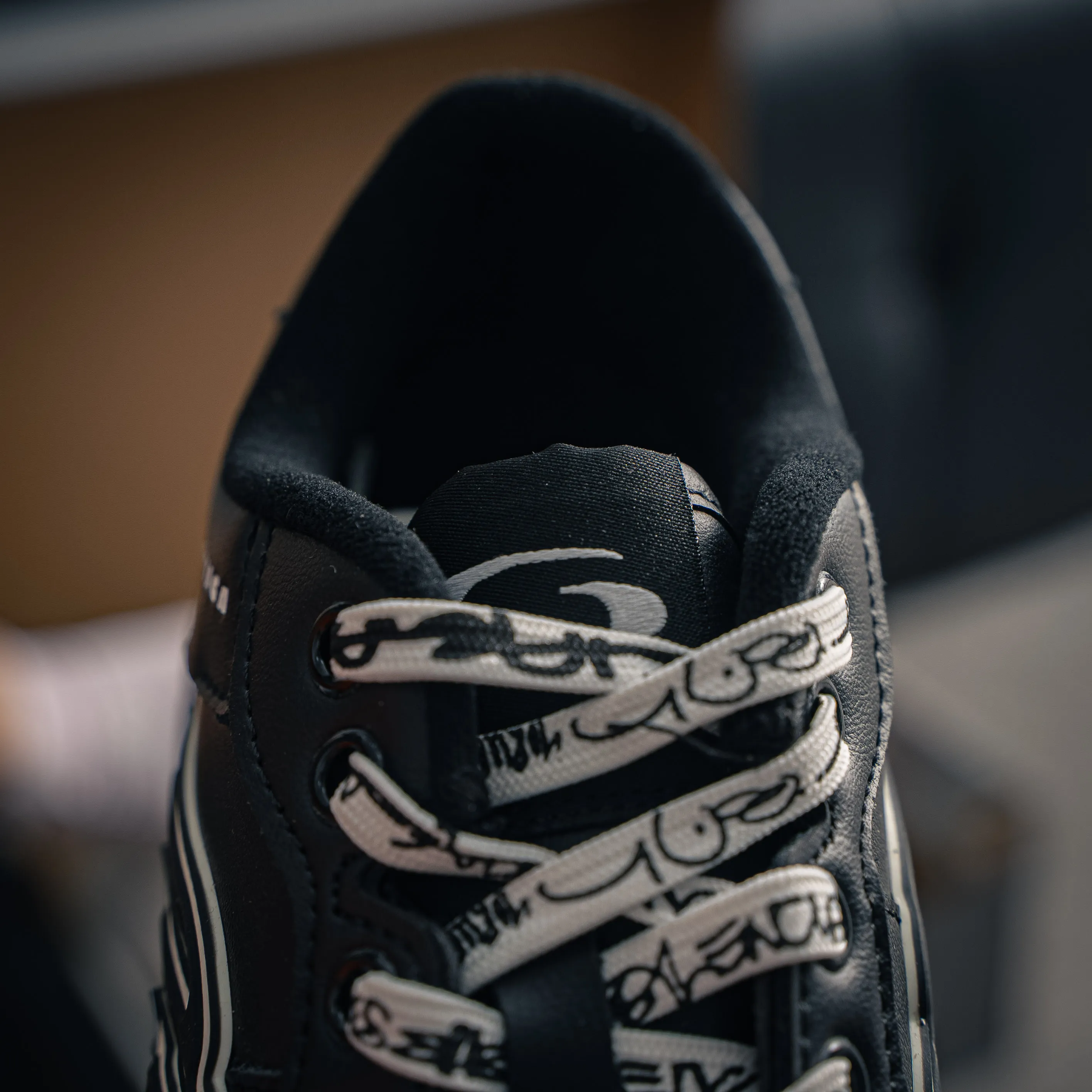 #Hello Kitty x Balenciaga Hamons Worn-Out 18 Cowhide Leather Lace-Up Low-Top Shoes Skate Shoes