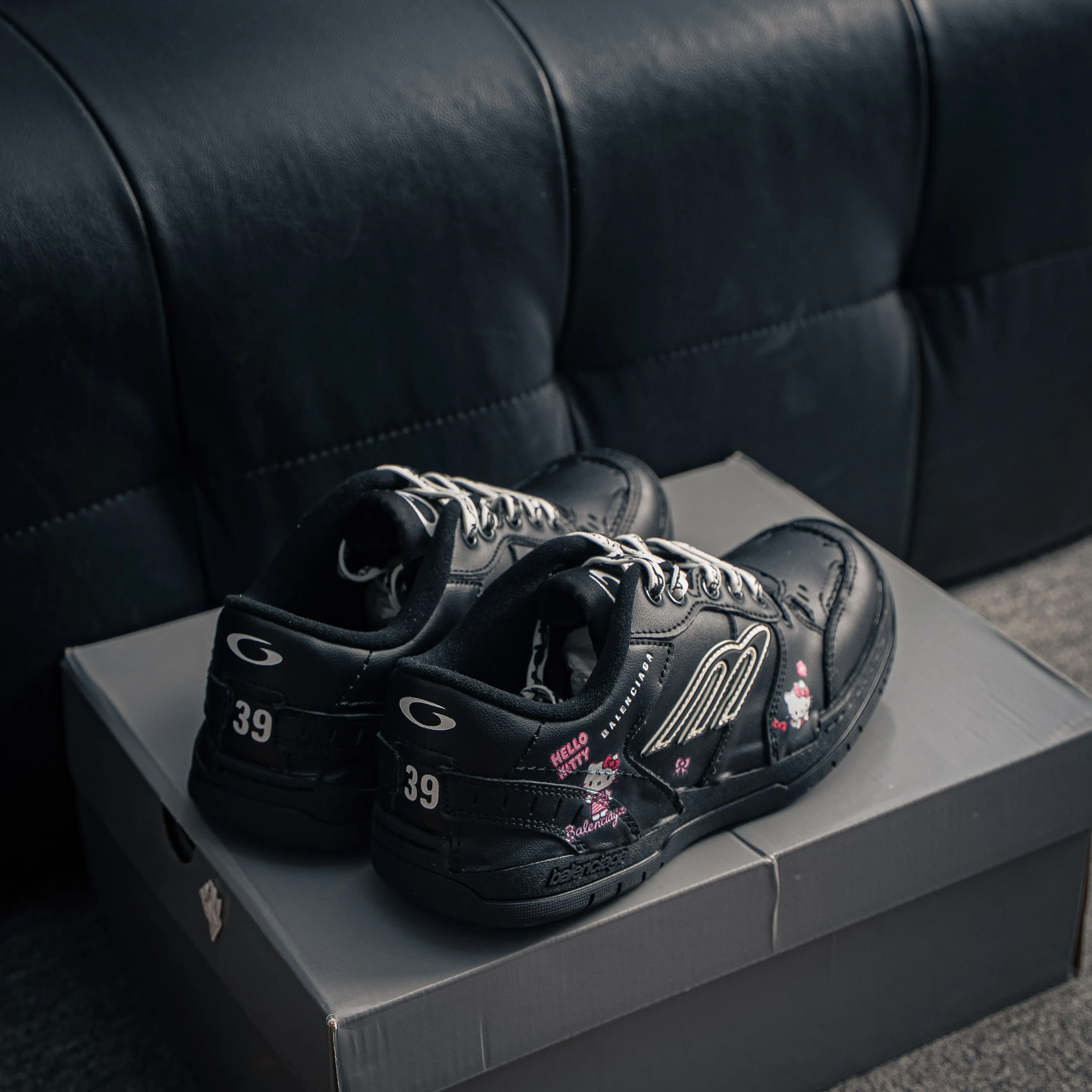 #Hello Kitty x Balenciaga Hamons Worn-Out 18 Cowhide Leather Lace-Up Low-Top Shoes Skate Shoes