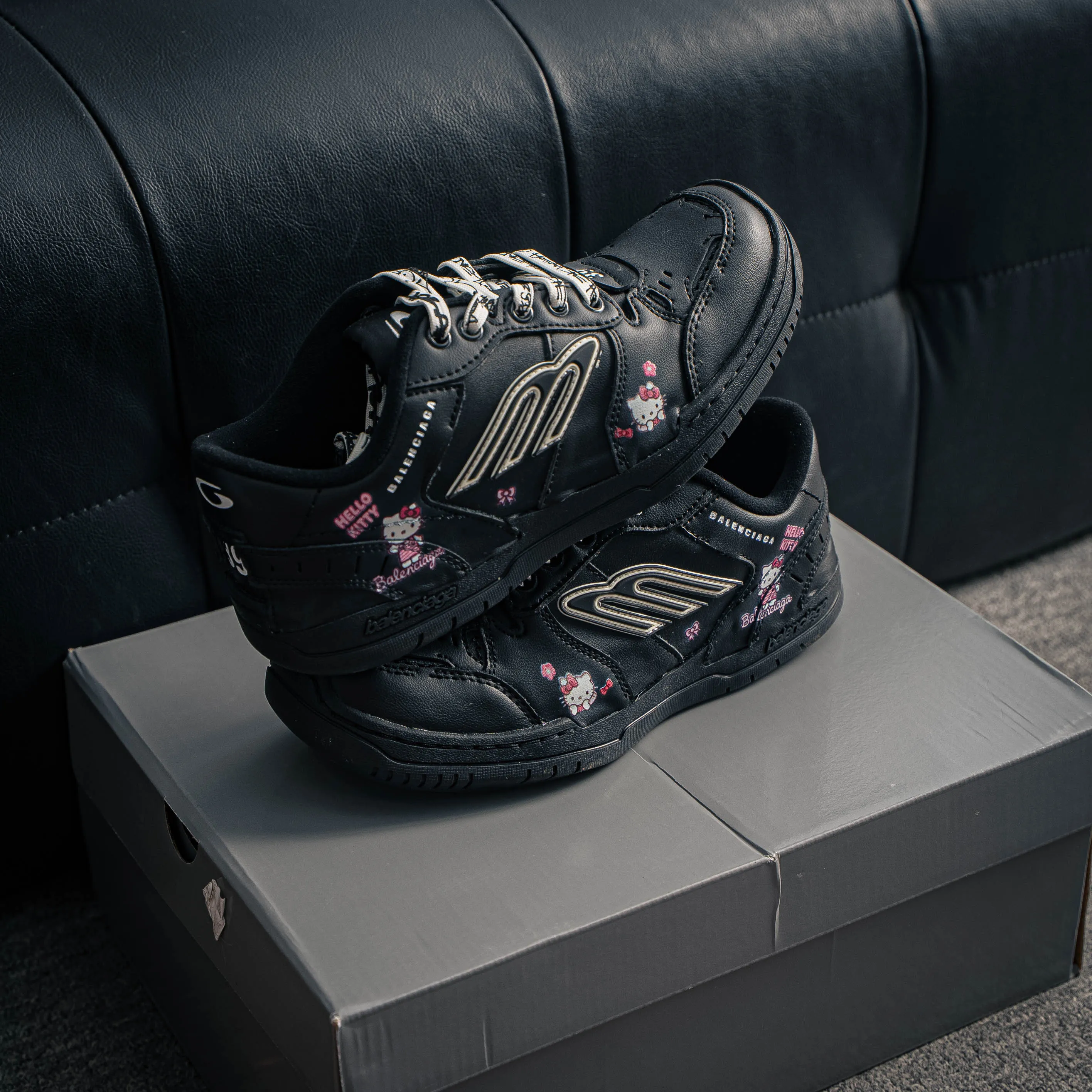 #Hello Kitty x Balenciaga Hamons Worn-Out 18 Cowhide Leather Lace-Up Low-Top Shoes Skate Shoes