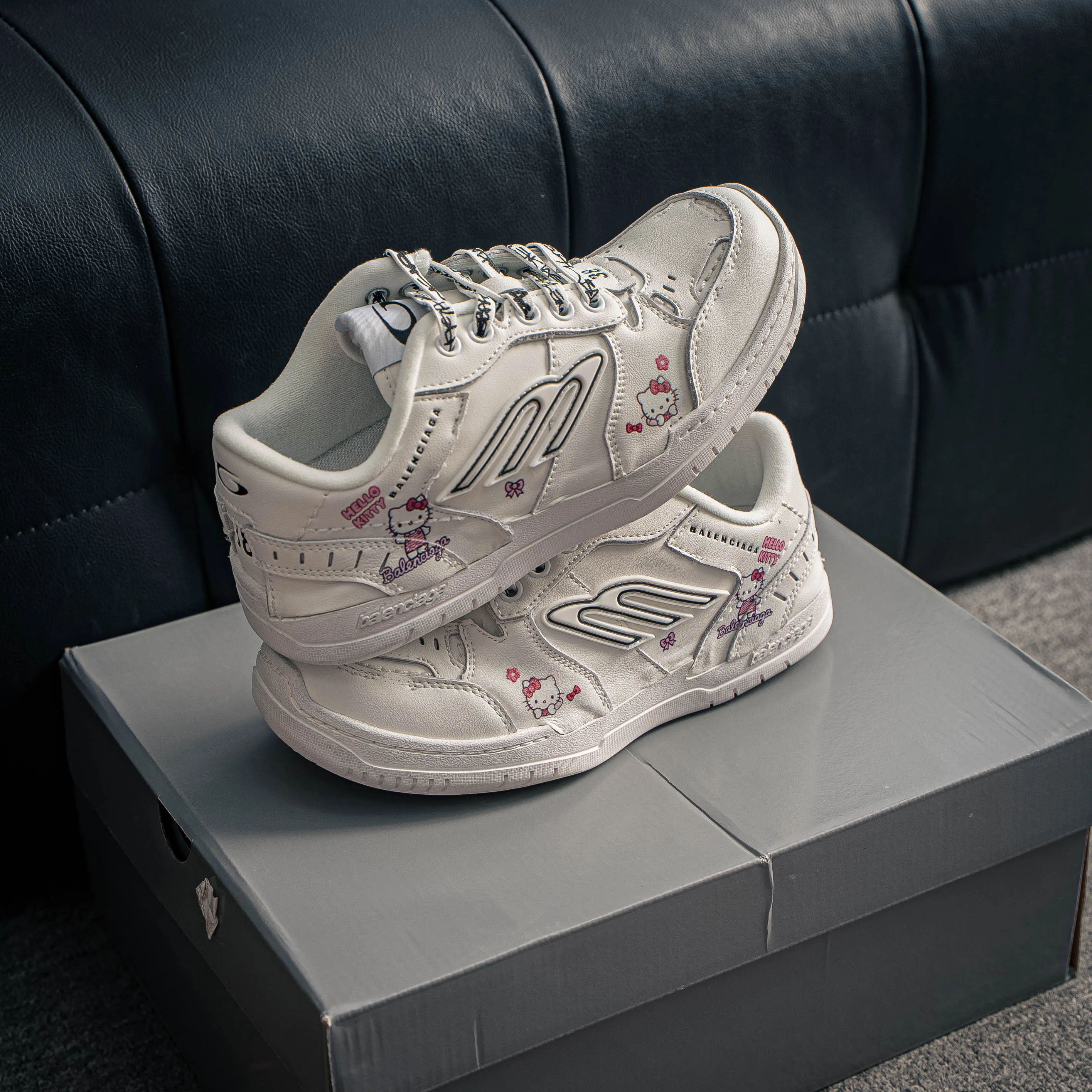 #Hello Kitty x Balenciaga Hamons Worn-Out 18 Cowhide Leather Lace-Up Low-Top Shoes Skate Shoes