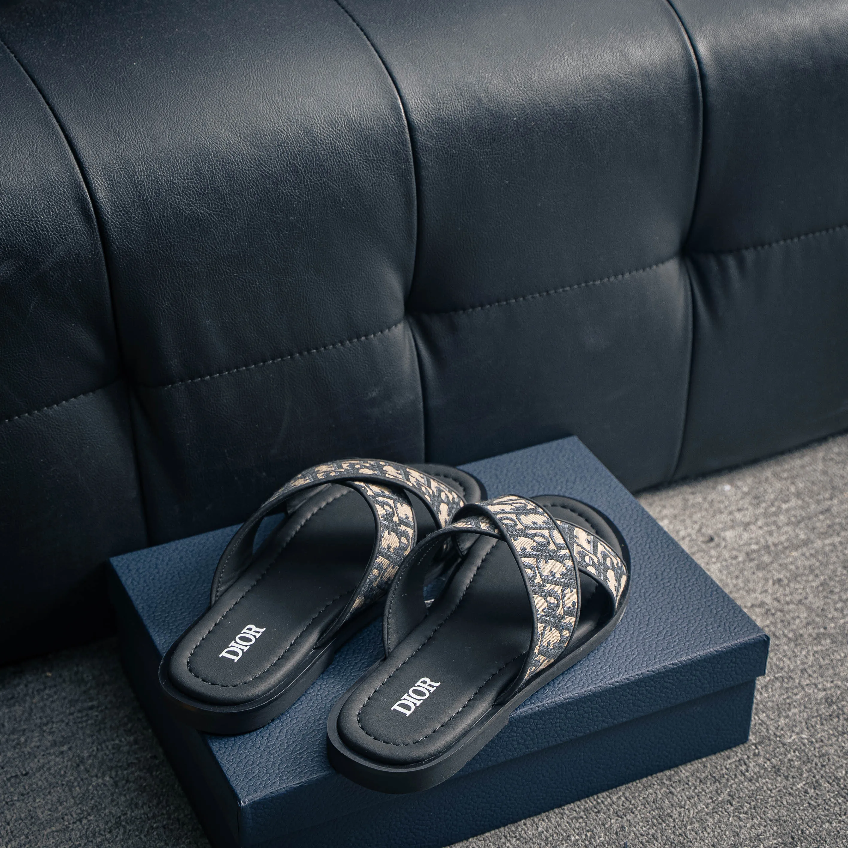 # Dior Alias Cowhide Leather Shoes Beige Shoes Sandals Dior Alias Sandals Classic ， Dior 。 Black