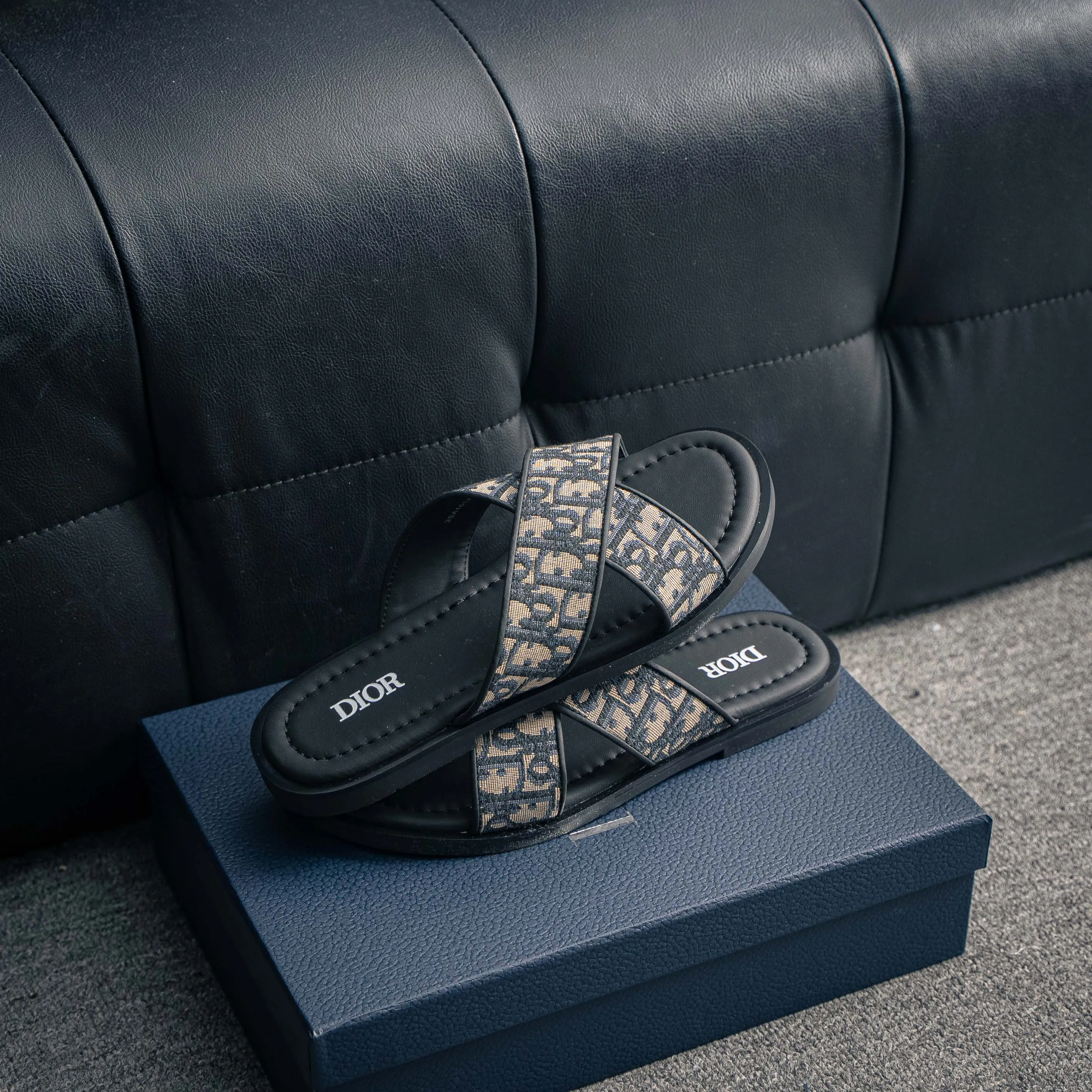 # Dior Alias Cowhide Leather Shoes Beige Shoes Sandals Dior Alias Sandals Classic ， Dior 。 Black