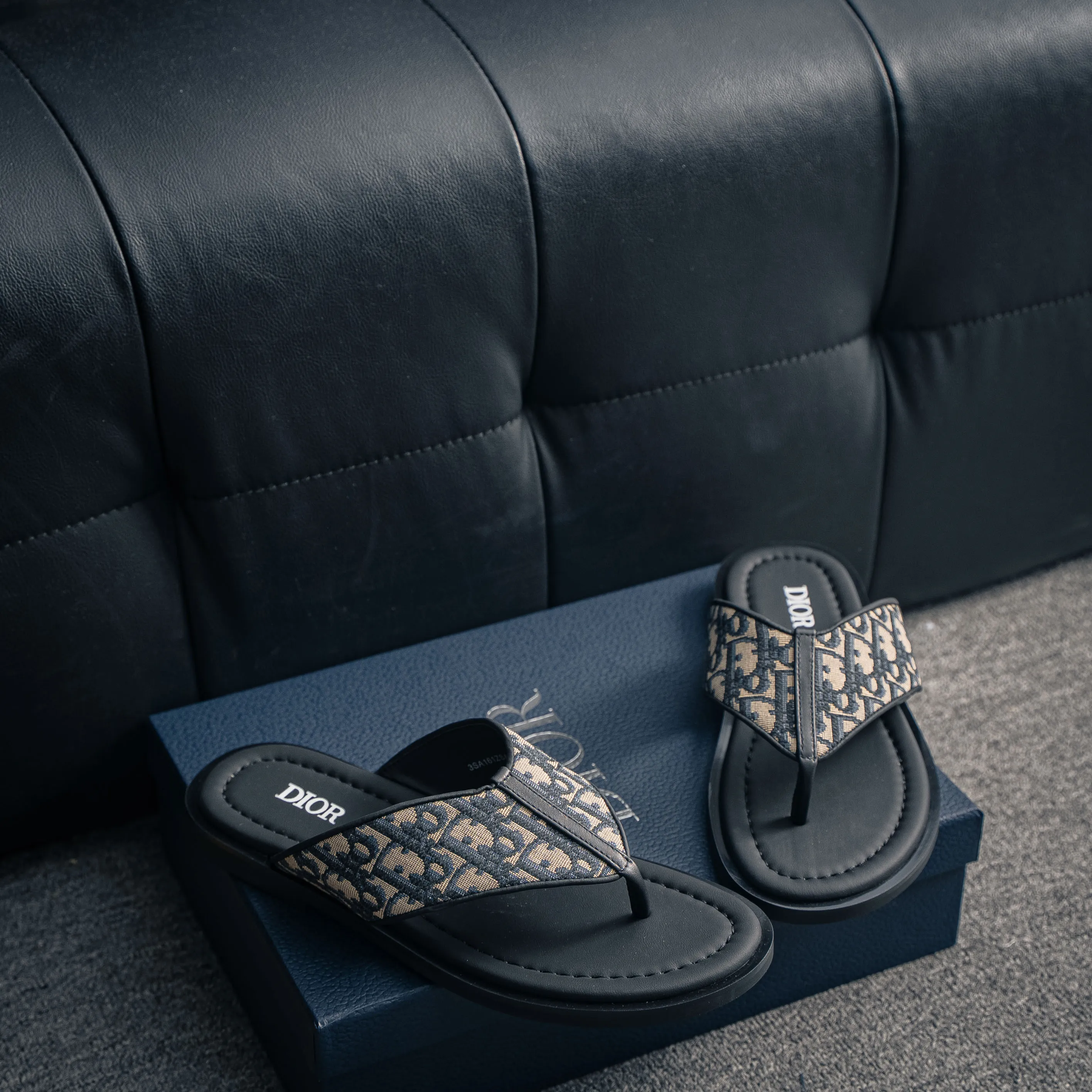 # Dior Alias Cowhide Leather Shoes Beige Shoes Sandals Dior Alias Sandals Classic ， Dior 。 Black