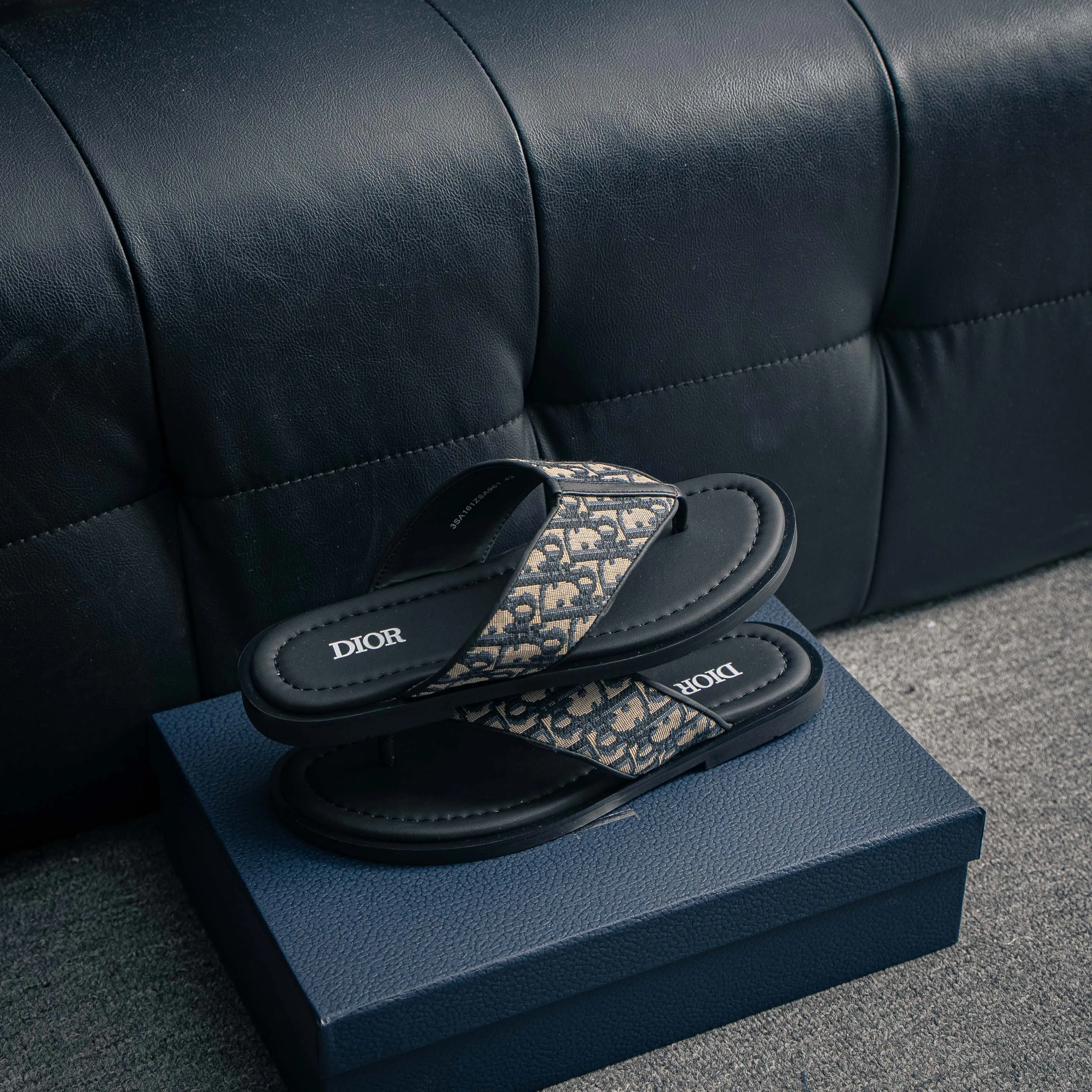 # Dior Alias Cowhide Leather Shoes Beige Shoes Sandals Dior Alias Sandals Classic ， Dior 。 Black
